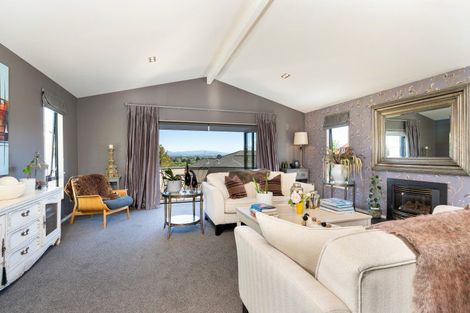 Photo of property in 11 Woodford Heights, Havelock North, 4130