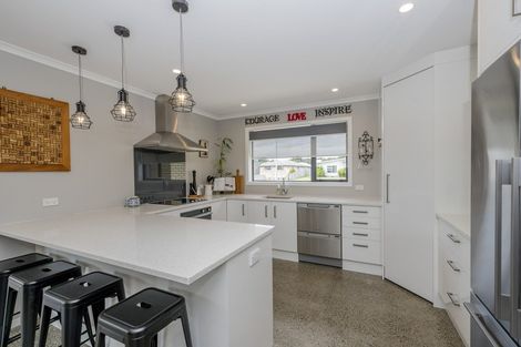 Photo of property in 21 Forbes Road, Foxton Beach, Foxton, 4815