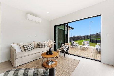 Photo of property in 35 Brigitte View, Snells Beach, 0920