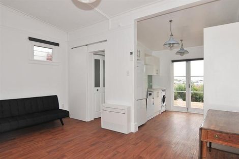 Photo of property in 5 Glendavar Street, Berhampore, Wellington, 6023