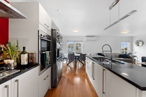 Photo of property in 2 King Richard Place, Browns Bay, Auckland, 0630