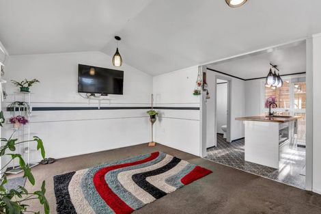 Photo of property in 40 Queens Road, Glen Avon, New Plymouth, 4312