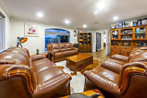 Photo of property in 43 Mt Lebanon Crescent, The Gardens, Auckland, 2105