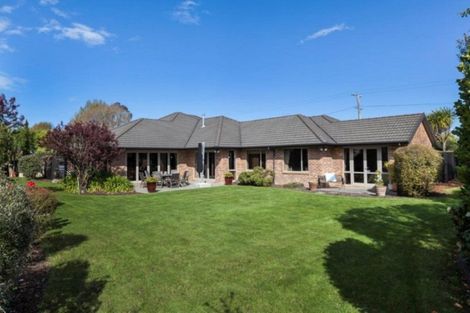 Photo of property in 37 Hussey Road, Harewood, Christchurch, 8051