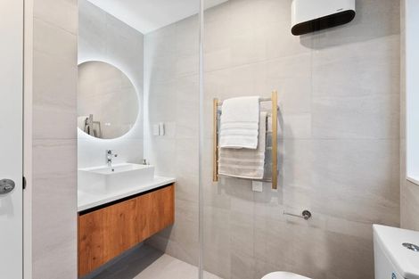 Photo of property in 2/32 Beulah Avenue, Rothesay Bay, Auckland, 0630