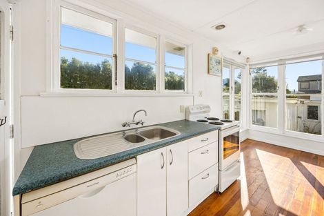 Photo of property in 50 Taylor Road, Mangere Bridge, Auckland, 2022