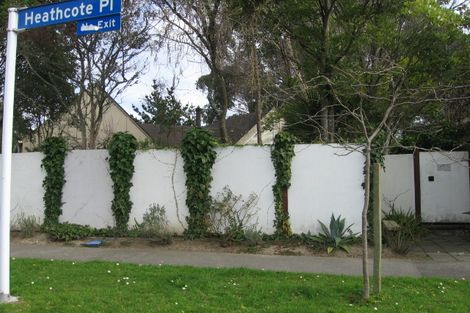 Photo of property in 1 Heathcote Place, Fitzherbert, Palmerston North, 4410