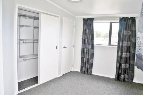 Photo of property in 16a Woodall Place, Totara Vale, Auckland, 0627