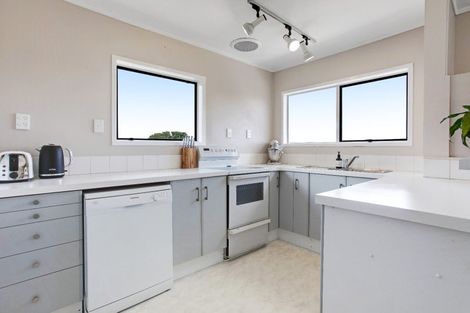 Photo of property in 1/573 Beach Road, Murrays Bay, Auckland, 0630