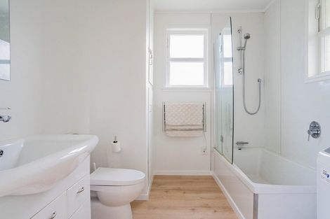 Photo of property in 15 Pacific Parade, Army Bay, Whangaparaoa, 0930