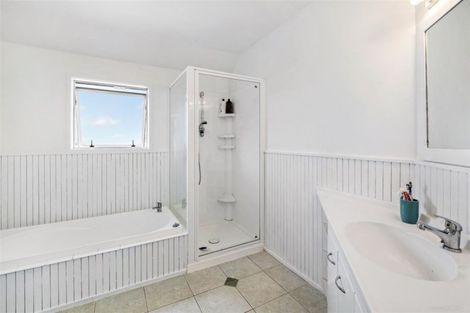 Photo of property in 1/49 Ferry Road, Arkles Bay, Whangaparaoa, 0932