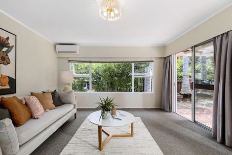 Photo of property in 1/7 Tallington Crescent, Torbay, Auckland, 0630