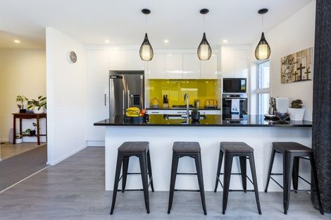 Photo of property in 21 Salisbury Crescent, Wallaceville, Upper Hutt, 5018