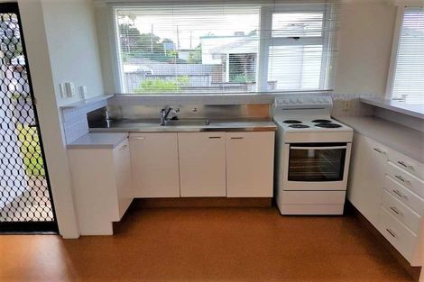 Photo of property in 1/177 Glenfield Road, Hillcrest, Auckland, 0627