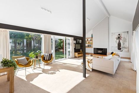 Photo of property in 17 Lydia Avenue, Northcote, Auckland, 0627