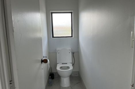 Photo of property in 2/69 Orams Road, Hillpark, Auckland, 2102