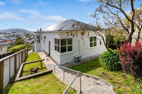 Photo of property in 33 Easther Crescent, Kew, Dunedin, 9012