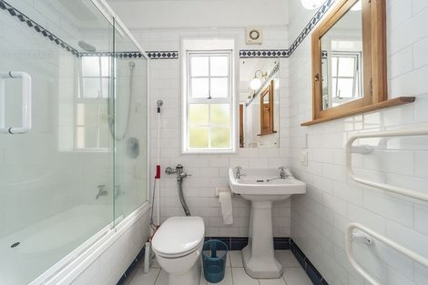 Photo of property in Chevening Flats, 90 Salamanca Road, Kelburn, Wellington, 6012