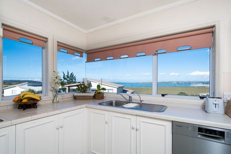 Photo of property in 2/12 Bannings Way, Hobsonville, Auckland, 0618