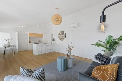 Photo of property in 3/50 Old Lake Road, Narrow Neck, Auckland, 0624