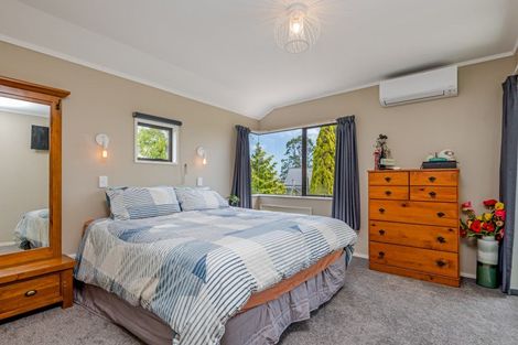 Photo of property in 1 Springdale Grove, Fitzherbert, Palmerston North, 4410