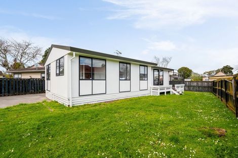 Photo of property in 18 Garland Drive, St Andrews, Hamilton, 3200
