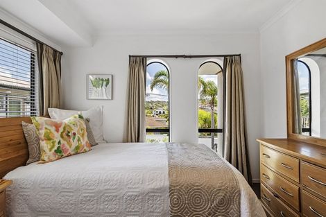 Photo of property in 31 Seaton Road, Murrays Bay, Auckland, 0630