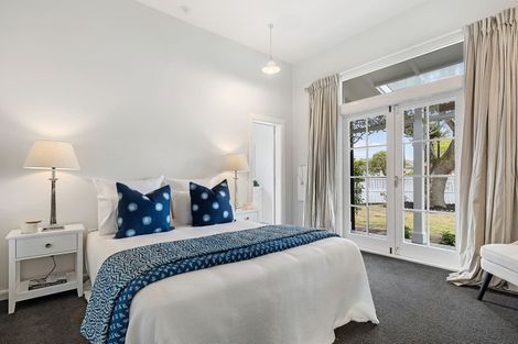 Photo of property in 100 Blighs Road, Strowan, Christchurch, 8052