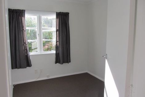 Photo of property in 18 Saulbrey Grove, Woburn, Lower Hutt, 5010