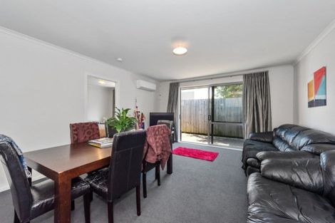 Photo of property in 2/3 June Place, Hamilton East, Hamilton, 3216