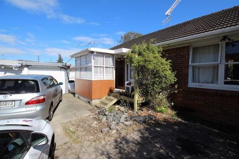 Photo of property in 2/10 Ocean View Road, Northcote, Auckland, 0627