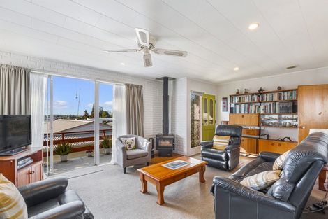 Photo of property in 6 Hewlett Road, Massey, Auckland, 0614