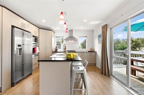 Photo of property in 687a Beach Road, Rothesay Bay, Auckland, 0630