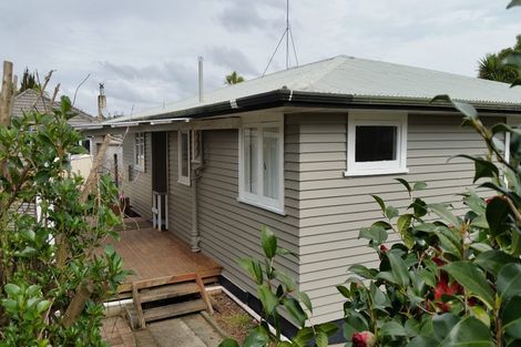 Photo of property in 1/23 Marsh Avenue, Forrest Hill, Auckland, 0620