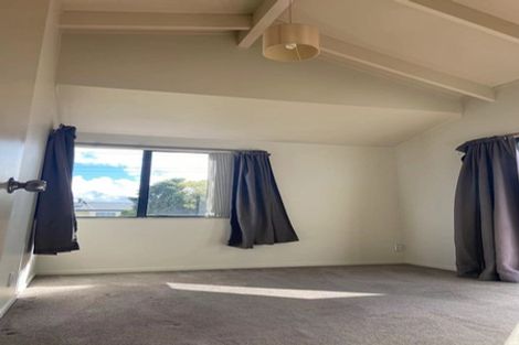Photo of property in 97 Totaravale Drive, Totara Vale, Auckland, 0629
