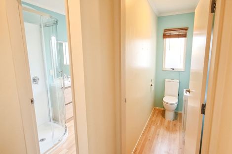 Photo of property in 9 James Nairn Grove, Riverstone Terraces, Upper Hutt, 5018