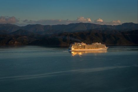 Photo of property in 11 Fortification Road, Karaka Bays, Wellington, 6022