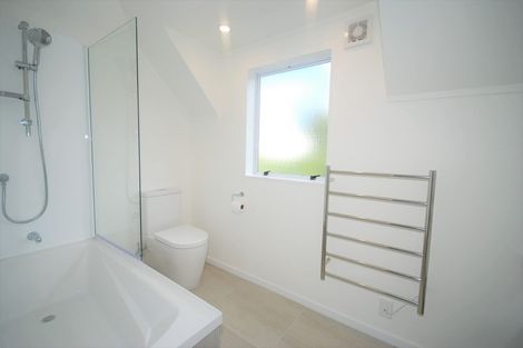 Photo of property in 2/32 Moana Avenue, Onehunga, Auckland, 1061