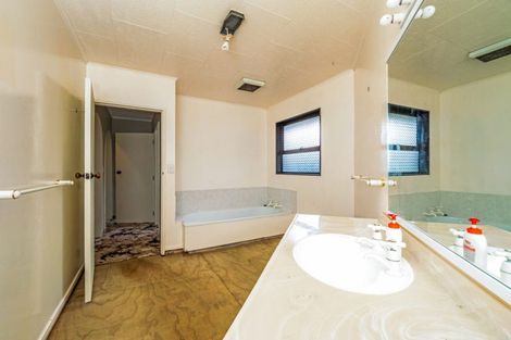 Photo of property in 73 Fergusson Street, Woodville, 4920