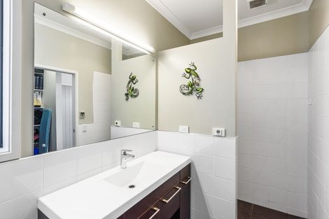 Photo of property in 15 Metzenthin Close, Raumati South, Paraparaumu, 5032