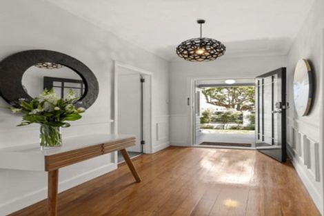 Photo of property in 1/118 Victoria Road, Devonport, Auckland, 0624