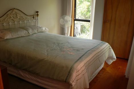 Photo of property in 18 Rayner Road, Piha, New Lynn, 0772