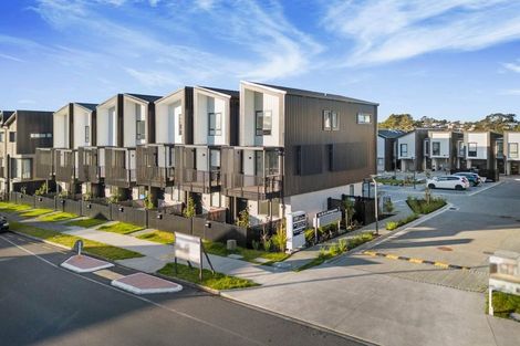 Photo of property in 5/30b Westgate Drive, Massey, Auckland, 0614