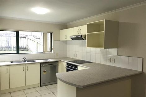 Photo of property in 4 Glenveagh Park Drive, Manurewa, Auckland, 2102