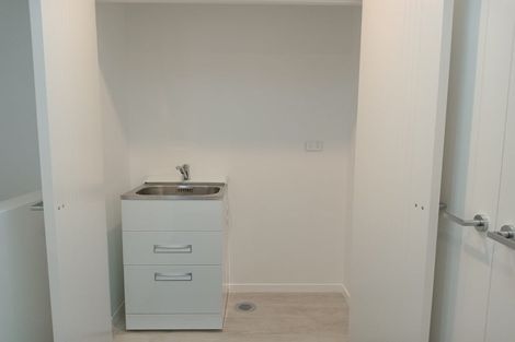 Photo of property in 216b Lake Road, Northcote, Auckland, 0627