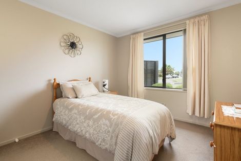 Photo of property in 5 Seabreeze Place, Papamoa Beach, Papamoa, 3118