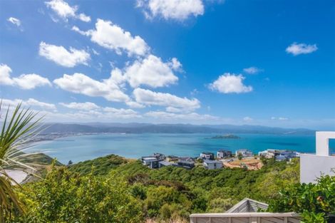 Photo of property in 45 Tamworth Crescent, Newlands, Wellington, 6037