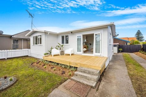 Photo of property in 3 Elizabeth Street, Orewa, 0931
