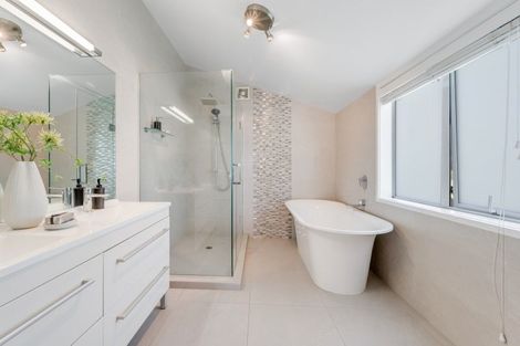 Photo of property in 53 Manor Park, Sunnyhills, Auckland, 2010