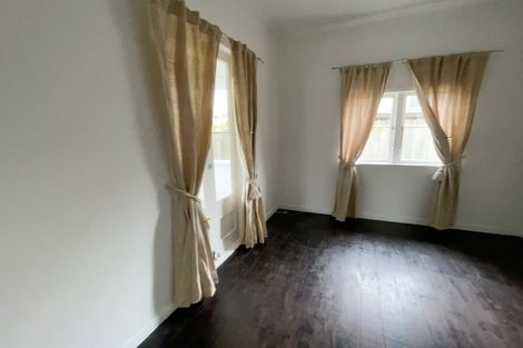 Photo of property in 155 Glenfield Road, Hillcrest, Auckland, 0626